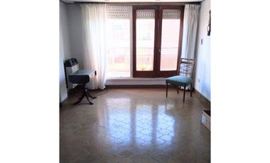 3 ambientes a la calle. Vereda de sol Z/  Moreno y Jujuy