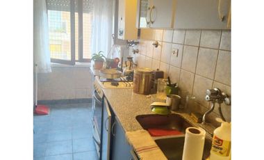 3 ambientes a la calle. Vereda de sol Z/  Moreno y Jujuy
