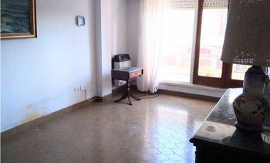 3 ambientes a la calle. Vereda de sol Z/  Moreno y Jujuy