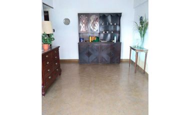 3 ambientes a la calle. Vereda de sol Z/  Moreno y Jujuy