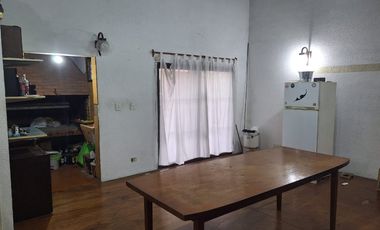 Casa PH en venta en Bernal Oeste