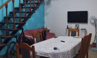 Casa PH en venta en Bernal Oeste