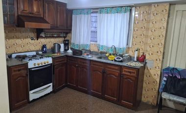 Casa PH en venta en Bernal Oeste