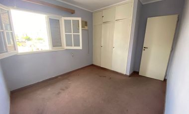 VENTA DEPARTAMENTO 2 DORMITORIOS Y COCHERA CENTRO
