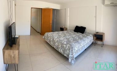 Casa en alquiler de 6 ambientes c/ garage, pileta y vista golf en Canning