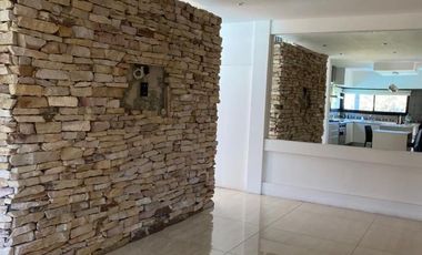 Casa en alquiler de 6 ambientes c/ garage, pileta y vista golf en Canning
