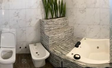 Casa en alquiler de 6 ambientes c/ garage, pileta y vista golf en Canning
