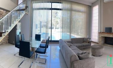 Casa en alquiler de 6 ambientes c/ garage, pileta y vista golf en Canning
