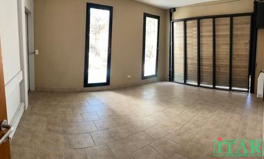 Casa en alquiler de 6 ambientes c/ garage, pileta y vista golf en Canning
