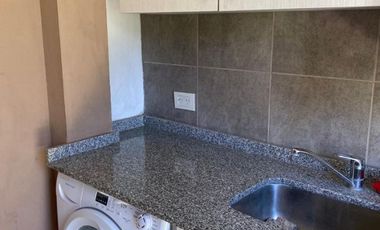 Casa en alquiler de 6 ambientes c/ garage, pileta y vista golf en Canning