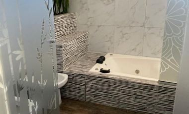 Casa en alquiler de 6 ambientes c/ garage, pileta y vista golf en Canning