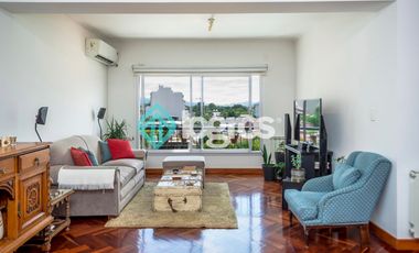 Departamento en venta de 3 dormitorios con cochera en Macrocentro