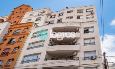 Departamento en venta de 3 dormitorios con cochera en Macrocentro