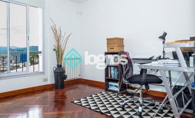 Departamento en venta de 3 dormitorios con cochera en Macrocentro