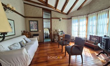 Casa de categoría en Alquiler- B° Rincon de Arizu-4 Dorm/5 Baños/Quincho/Piscina
