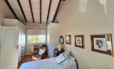 Casa de categoría en Alquiler- B° Rincon de Arizu-4 Dorm/5 Baños/Quincho/Piscina