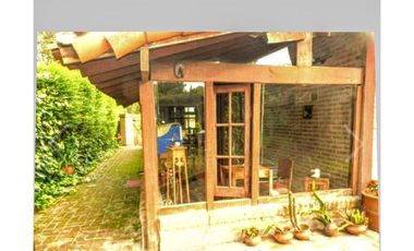 CASA 5 AMBIENTES ING. MASCHWITZ BARRIO GREEN HILLS