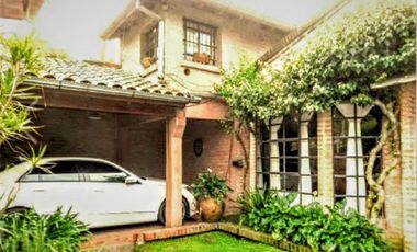 CASA 5 AMBIENTES ING. MASCHWITZ BARRIO GREEN HILLS
