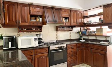 VENTA CASA 4 AMBIENTES MORON PILETA QUINCHO COCHER