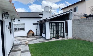 VENTA CASA 4 AMBIENTES MORON PILETA QUINCHO COCHER