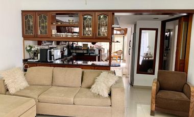 VENTA CASA 4 AMBIENTES MORON PILETA QUINCHO COCHER
