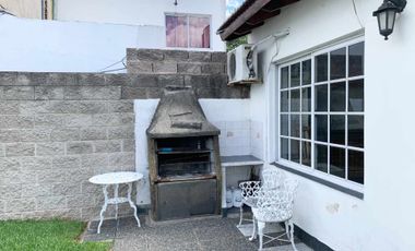 VENTA CASA 4 AMBIENTES MORON PILETA QUINCHO COCHER