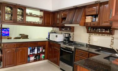 VENTA CASA 4 AMBIENTES MORON PILETA QUINCHO COCHER
