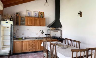 VENTA CASA 4 AMBIENTES MORON PILETA QUINCHO COCHER