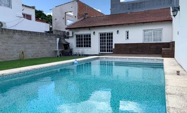 VENTA CASA 4 AMBIENTES MORON PILETA QUINCHO COCHER