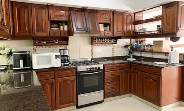 VENTA CASA 4 AMBIENTES MORON PILETA QUINCHO COCHER