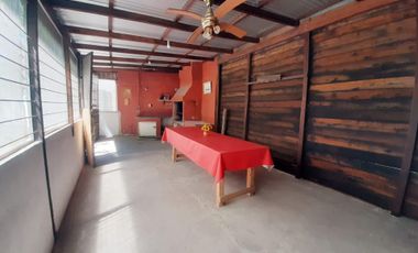 Venta casa 4 ambientes y amplio parque Copacabana