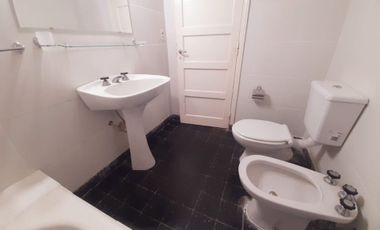 Venta casa 4 ambientes y amplio parque Copacabana
