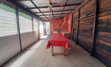 Venta casa 4 ambientes y amplio parque Copacabana