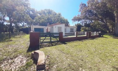 Venta casa 4 ambientes y amplio parque Copacabana