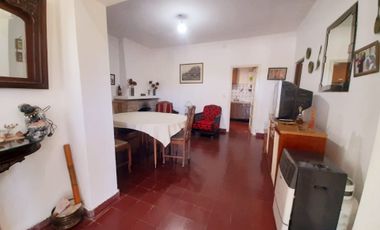 Venta casa 4 ambientes y amplio parque Copacabana