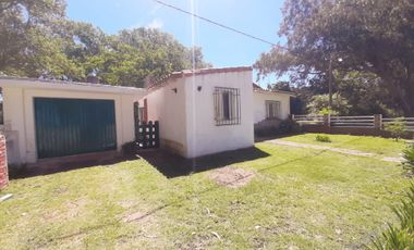 Venta casa 4 ambientes y amplio parque Copacabana