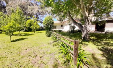 Venta casa 4 ambientes y amplio parque Copacabana