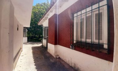 Venta casa 4 ambientes y amplio parque Copacabana