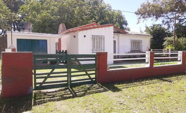 Venta casa 4 ambientes y amplio parque Copacabana