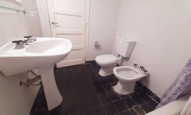 Venta casa 4 ambientes y amplio parque Copacabana