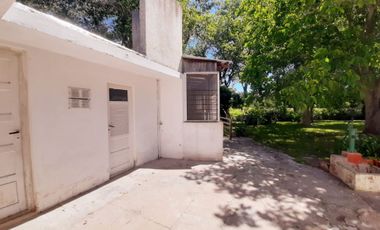 Venta casa 4 ambientes y amplio parque Copacabana