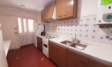 Venta casa 4 ambientes y amplio parque Copacabana