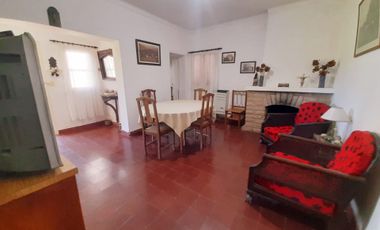 Venta casa 4 ambientes y amplio parque Copacabana
