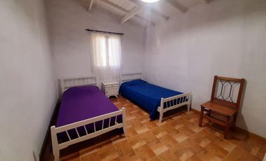 Venta casa 4 ambientes y amplio parque Copacabana