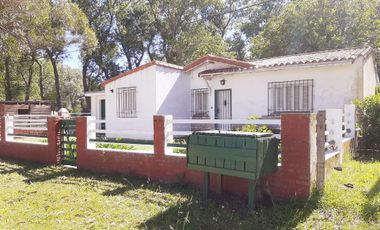 Venta casa 4 ambientes y amplio parque Copacabana
