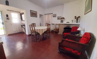 Venta casa 4 ambientes y amplio parque Copacabana