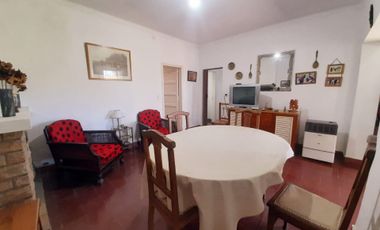 Venta casa 4 ambientes y amplio parque Copacabana