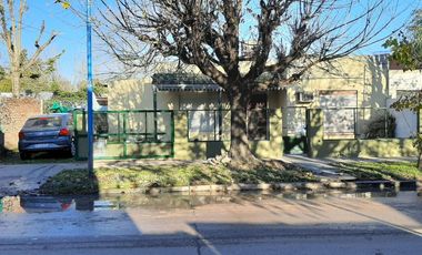 VENTA CASA GARIN 4 AMBIENTES COC-PERMUTA
