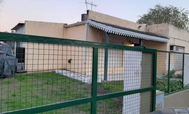 VENTA CASA GARIN 4 AMBIENTES COC-PERMUTA