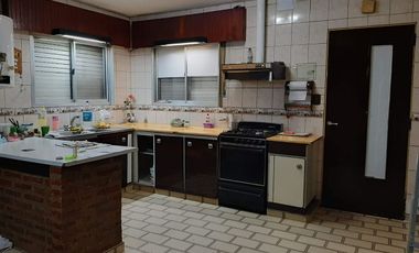 VENTA CASA GARIN 4 AMBIENTES COC-PERMUTA